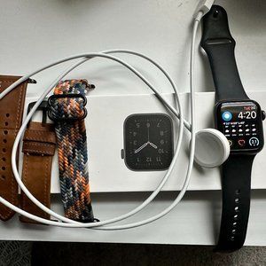 Apple Watch SE (GPS, 40mm) - Space Gray Aluminum Case with 3 bands